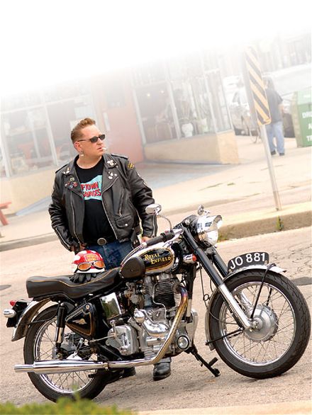Name:  122_0801_01_z+2002_royal_enfield_bullet_ES+matthew_davis.jpg
Views: 1757
Size:  56.0 KB