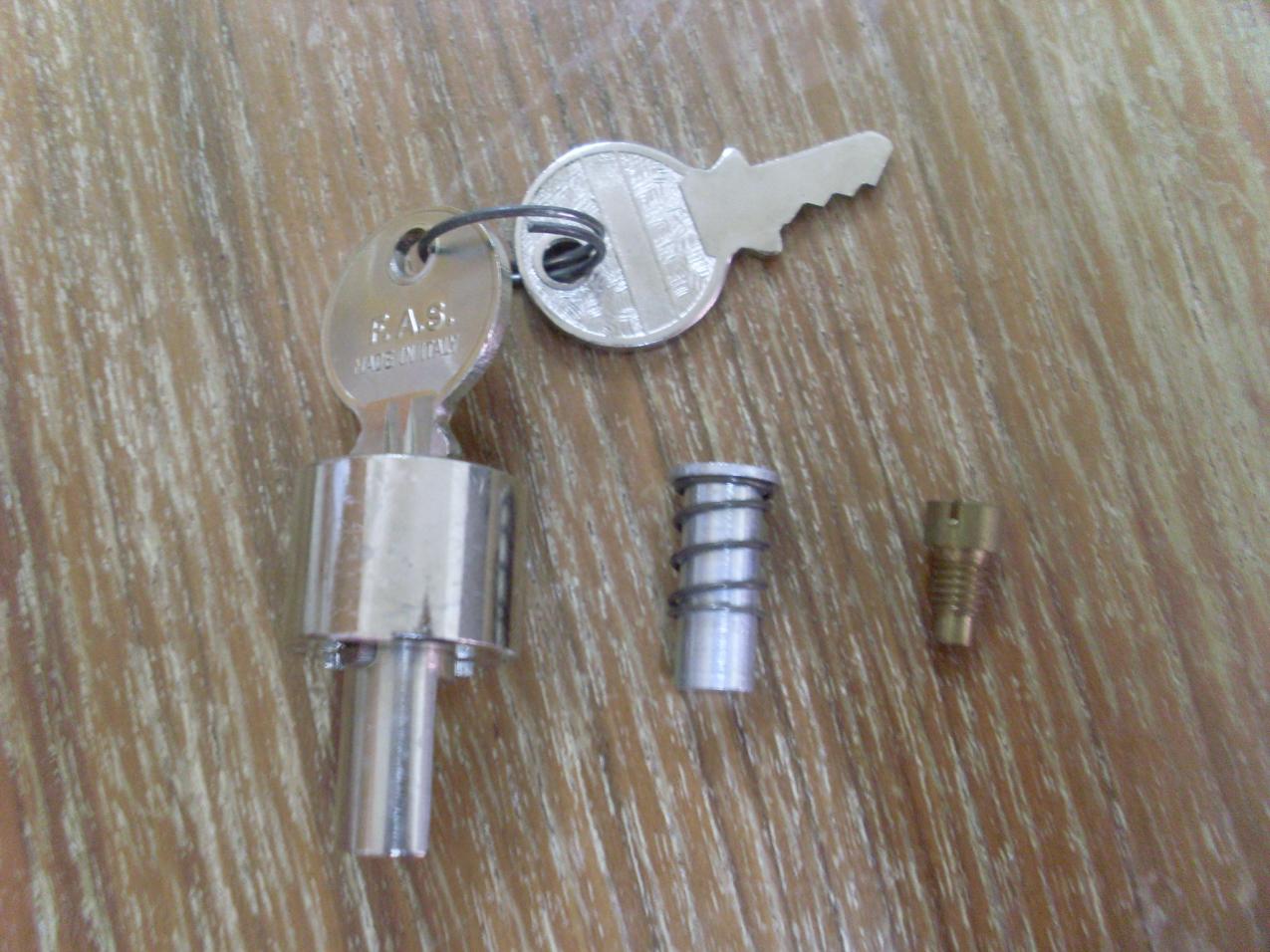 Name:  SL370638.jpg
Views: 377
Size:  143.9 KB