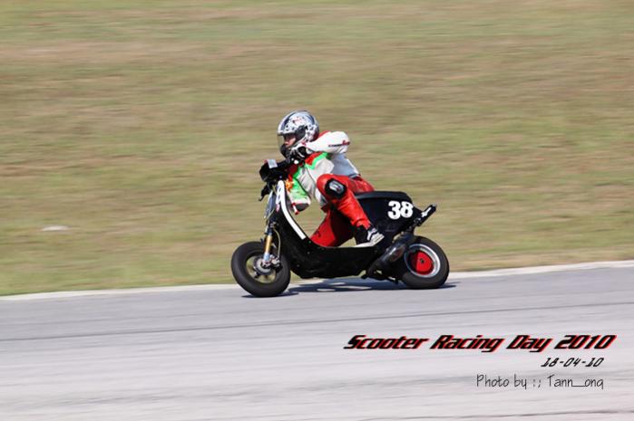 Name:  vesparacing2010204.jpg
Views: 1177
Size:  38.9 KB