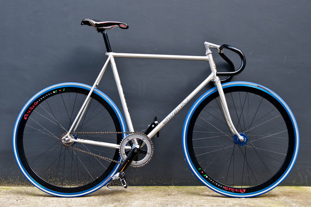 Name:  carnival-tokyo-kinfolk-fixed-gear-bike-1.jpg
Views: 13334
Size:  103.5 KB