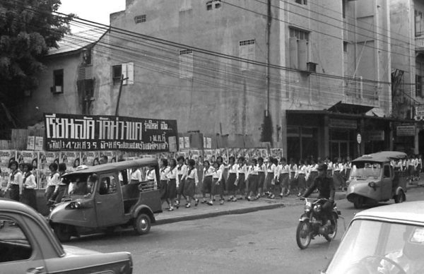 Name:  rare-photographs-of-bangkok-86.jpg
Views: 14270
Size:  53.3 KB