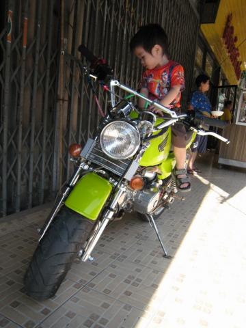 Name:  1235359115monkeyclub.jpg
Views: 725
Size:  30.4 KB