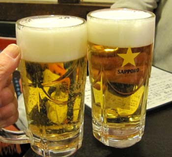 Name:  アメ横でビール.jpg
Views: 653
Size:  28.0 KB