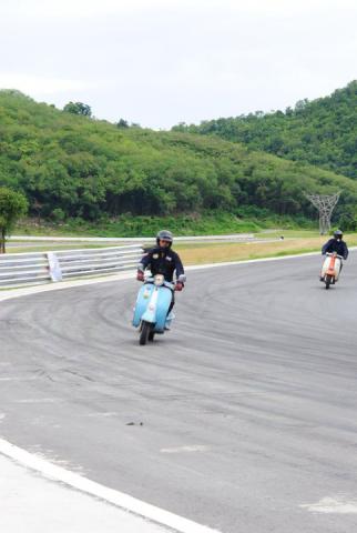 Name:  252127_240800379286805_100000705340175_823720_2512525_n.jpg
Views: 93
Size:  20.4 KB