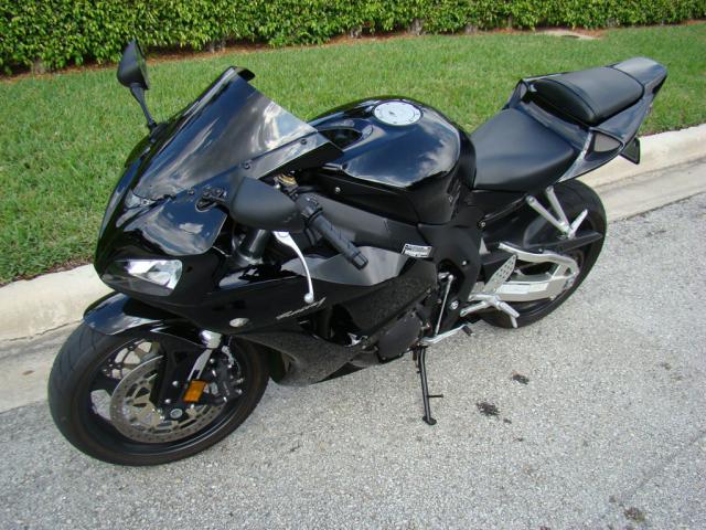 Name:  06-CBR1000-RR-001.jpg
Views: 4915
Size:  68.7 KB