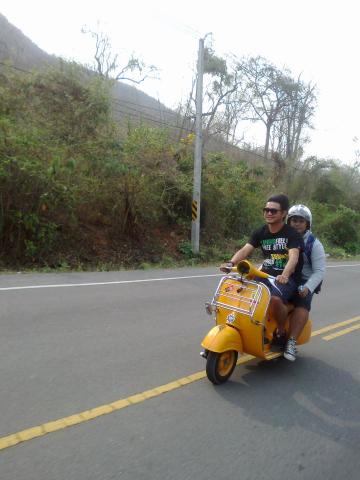 Name:  426106_236315826462305_100002516691478_495681_1703137608_n.jpg
Views: 227
Size:  25.2 KB
