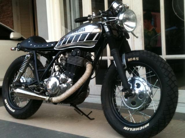 Name:  sr 400 cafe 2.jpg
Views: 30414
Size:  49.6 KB