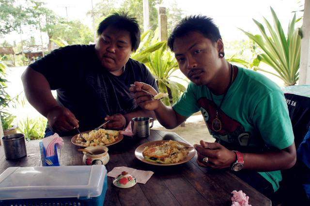 Name:  Chamai-20120424-00248_ (3).jpg
Views: 288
Size:  48.5 KB
