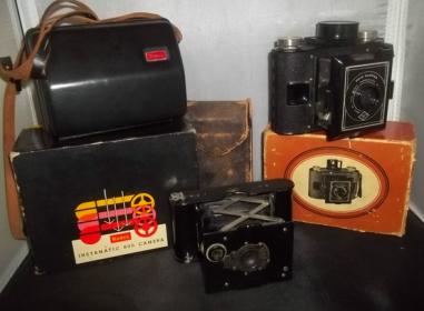 Name:  Lot 3 Vintage Antique Cameras Great Shape Kodak Vest Pocket Audographic More - eBay.jpg
Views: 450
Size:  16.1 KB