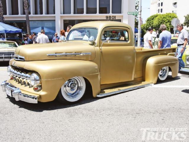 Name:  1009cct_11_o+george_barris_cruisin_back_to_50s_culver_city_car_show+1951_ford_f1.jpg
Views: 3670
Size:  57.9 KB