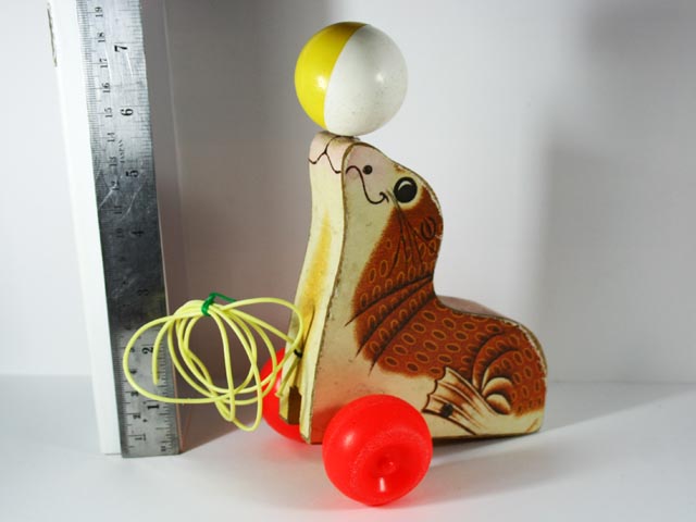 Name:  133 Fisher Price Suzie Seal 694 pull toy 1978 a.jpg
Views: 1672
Size:  49.2 KB