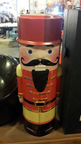 Name:  cookie tin container.jpg
Views: 2626
Size:  19.0 KB