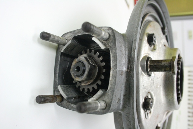 Name:  final drive 3.JPG
Views: 350
Size:  102.7 KB