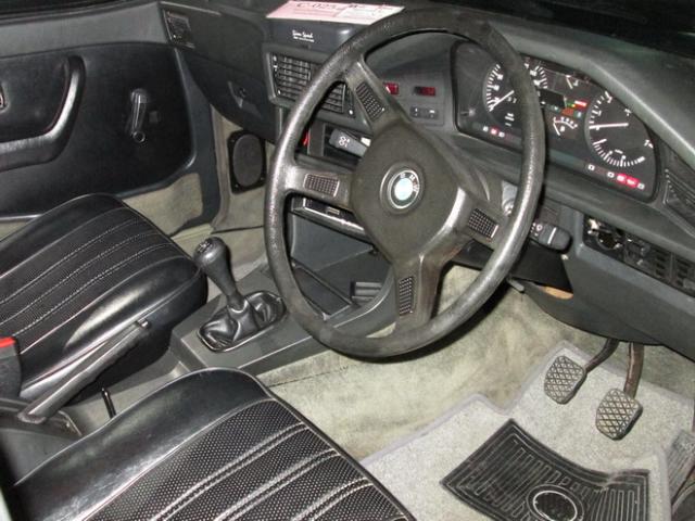 Name:  E28 INTERIOR 1.jpg
Views: 366
Size:  54.5 KB