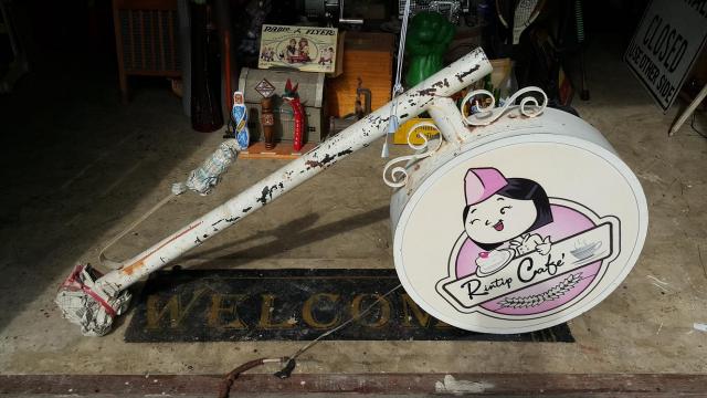 Name:  large round metal sign.jpg
Views: 1579
Size:  43.2 KB