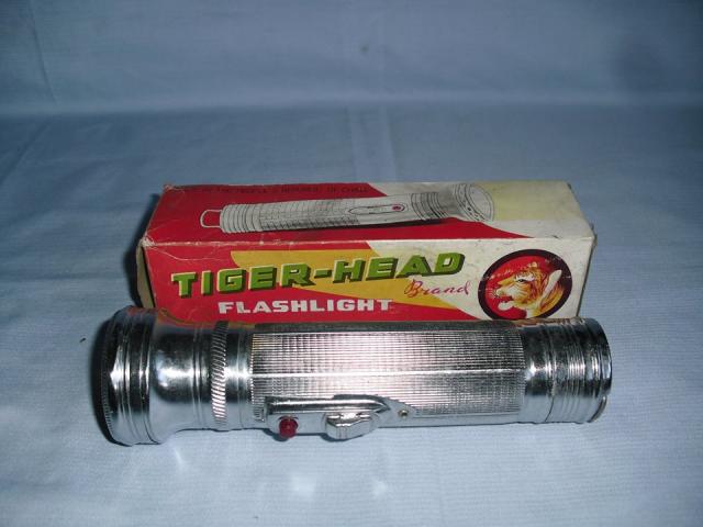 Name: ไฟฉายตราหัวเสือ ใช้ถ่าน 2 ก้อน สภาพเก่าเก็บพร้อมกล่อง ขาย 300 ส่ง 30.jpg
Views: 1064
Size: 36.3 KB