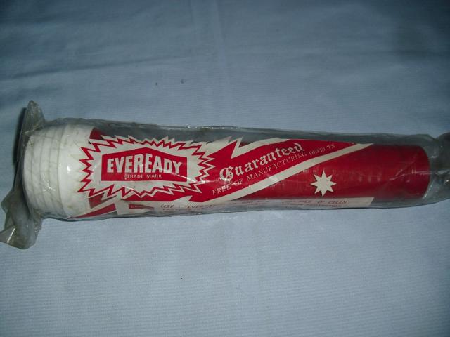 Name: ไฟฉายยี่ห้อ EVEREADY กระบอกพลาสติกสีแดง ใช้ถ่าน 3 ก้อน งานนอกจาก USA สภาพเก่าเก็บอยู่ในถุงพลาสติ.jpg
Views: 910
Size: 33.1 KB
