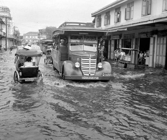 Name:  1950-bangkok-flooding-maitrichit-road.jpg
Views: 1636
Size:  58.9 KB