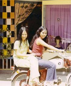 Name:  1970-fashionable-bkk-girls.jpg
Views: 1931
Size:  17.0 KB