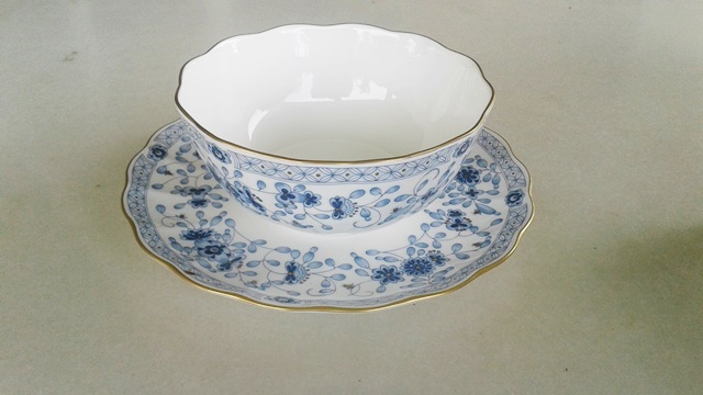 Name:  Шҹԡ NARUMI ҹôͧ͢  bone china ҾСͧ ҹҧ 23 cm. .jpg
Views: 362
Size:  70.3 KB