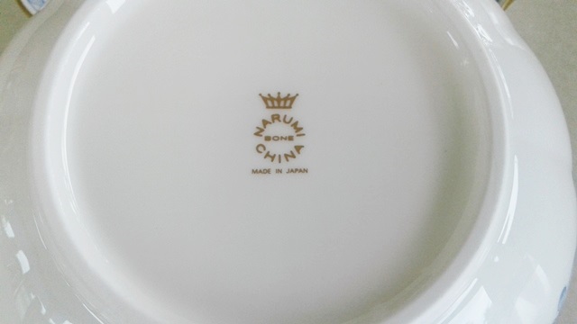 Name:  Шҹԡ NARUMI ҹôͧ͢  bone china ҾСͧ ҹҧ 23 cm. .jpg
Views: 361
Size:  41.4 KB