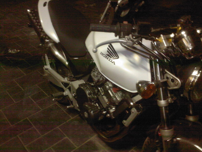 honda hornet 250 chassis 150 specifications