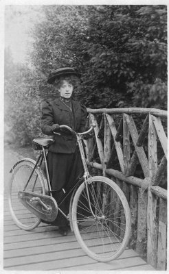 Name:  Lady_cyclist_on_bridge.jpg
Views: 1403
Size:  28.4 KB