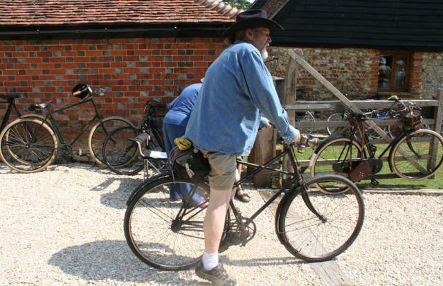 Name:  2011_Benson_Cycle_www_oldbike_eu_14.jpg
Views: 631
Size:  61.8 KB