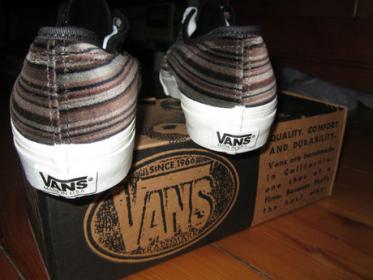 Name:  vintage_women's_NOS_1990s_CLASSIC_VANS_ERA_lace_deck_ERA_SNEAKERS_made_in_USA.jpg
Views: 257
Size:  17.4 KB