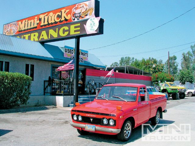 Name:  0909mt_01_z+1972_toyota_hilux+mini_truck.jpg
Views: 7263
Size:  72.3 KB